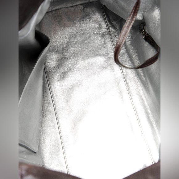 Chanel tote. Glazed Caviar East West Modern Chain Tote Brown - Picture 4 of 10